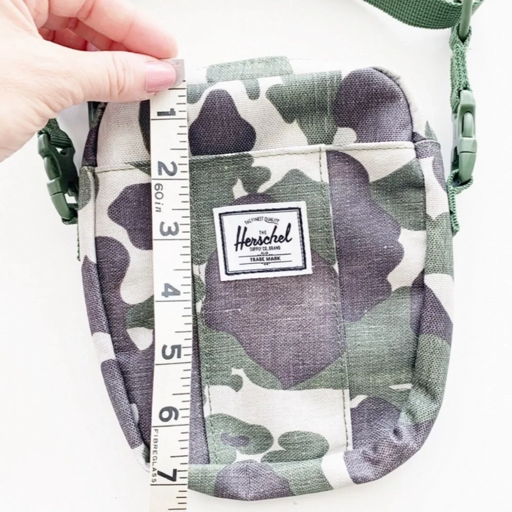 Unisex Herschel Cruz Crossbody Camo Bag - Picture 7 of 9